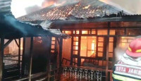 Empat Rumah di Tanjung Raden Terbakar, Dua Warga Dilarikan ke Rumah Sakit